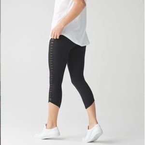 Lululemon Sunshine Salutation Crop Black 22”